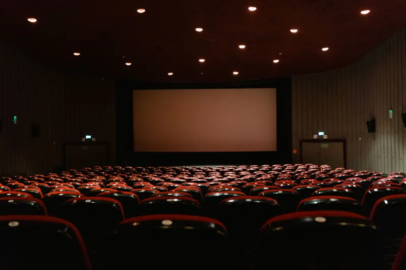 The Room Is the Medium: Why Underground Filmmakers Are Choosing Walls Over Wi-Fi
